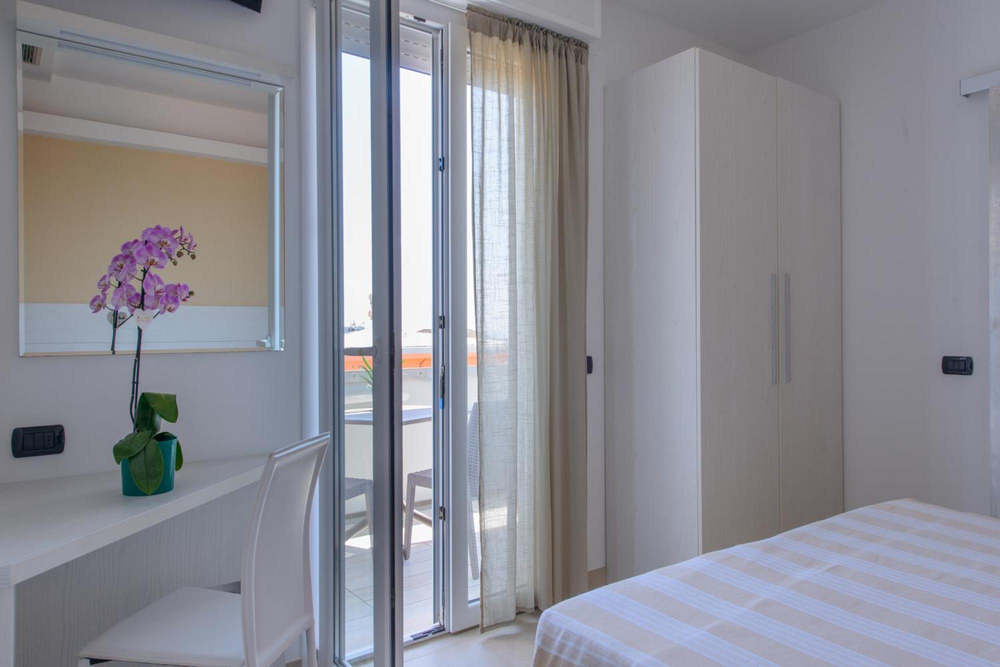 Hotel Sans Souci Римини Экстерьер фото